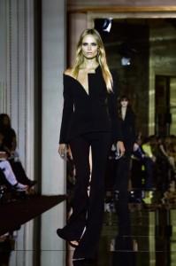 Atelier Versace tuta nera mamme a spillo