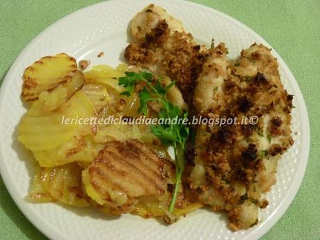 Merluzzo al forno, con panatura croccante alle noci e patate fritte