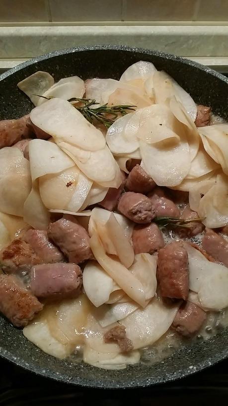 Padellata di salsiccia e rape
