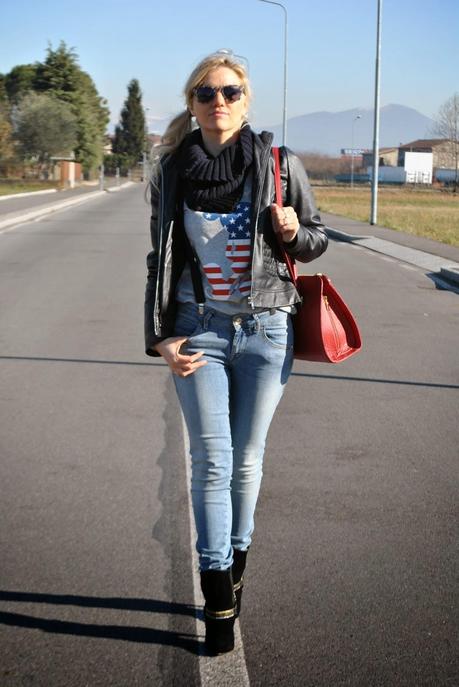 outfit jeans tacchi e giacca nera di pelle outfit felpa mickey mouse felpa topolino felpa mango jeans fornarina outfit jeans skinny outfit borsa rossa abbinamenti borsa rossa outfit jeans e tacchi come abbinare jeans e tacchi outfit invernali outfit febbraio 2015 outfit casual invernali mariafelicia magno colorblock by felym mariafelicia magno fashion blogger come abbinare la giacca in pelle nera abbinamenti felpa outfit scalda collo outfit borsa rossa outfit stivali buffalo orologio gufo italy orologio in legno winter outfits sweatshirt outfit how to wear sweatshirt skinny jeans how to wear skinny jeans how to wear red bag outfit red bag skinny jeans outfit red bag outfit mango sweatshirt mickey mouse sweatshirt buffalo boots how to wear jeans and heels casual winter outfits fashion bloggers italy italian fashion bloggers blonde hair blonde girls 