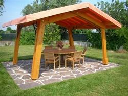 Gazebo in legno con tetto spiovente