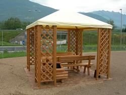 Gazebo in legno con copertura in tela