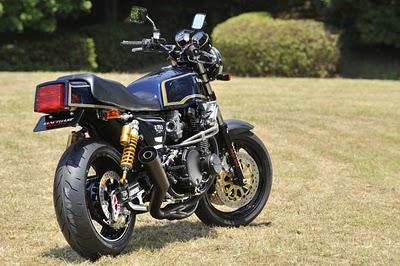 Kawasaki Z 750 FX Special  by Sanctuary Tokyo West