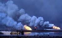 Pozzi di petrolio in fiamme al largo dei bastioni di Bengasi