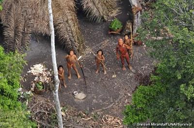 Tribu indigene sconosciute in Amazzonia: primo video aereo di un altro mondo