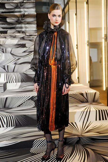 VIONNET-FALL-RTW-2011-PODIUM-007_runway