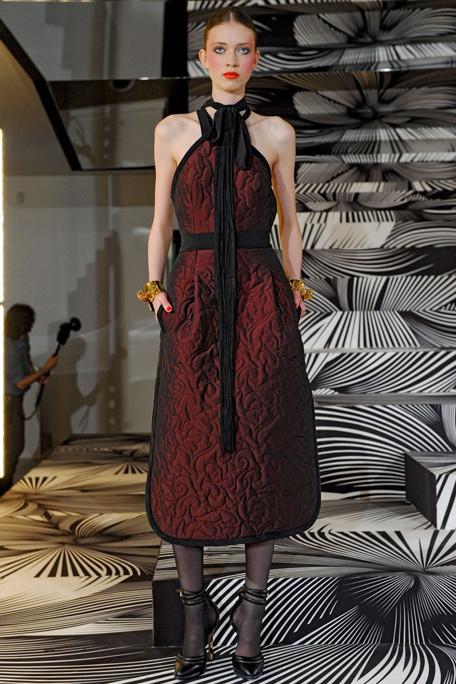 VIONNET-FALL-RTW-2011-PODIUM-004_runway