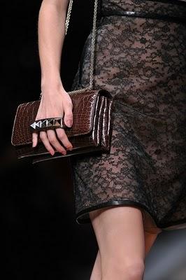 MUST HAVE: UNA BORSA DI VALENTINO