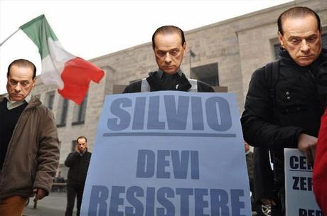 Per Berlusconi migliaia di cittadini in sit-in davanti al tribunale di Milano per difenderlo. Se è così l’Italia è spacciata! – fotogallery