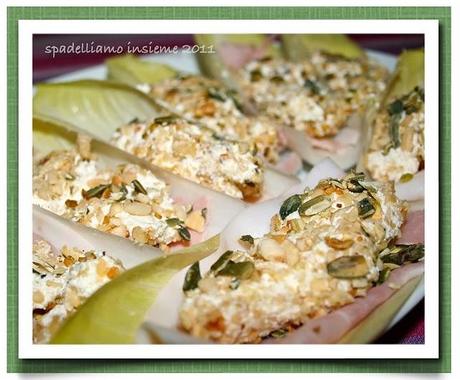 BARCHETTE DI INDIVIA CON ROBIOLA SAPORITA E PROSCIUTTO COTTO