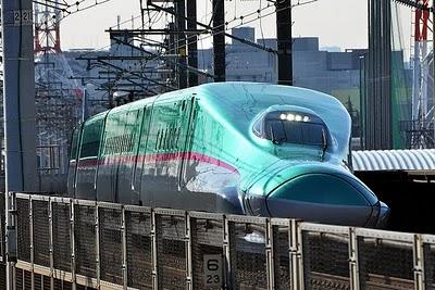 FOTO DEL GIORNO 6 MARZO 2011 : IL TRENO GIAPPONESE CHE ARRIVA A 320 KM/H