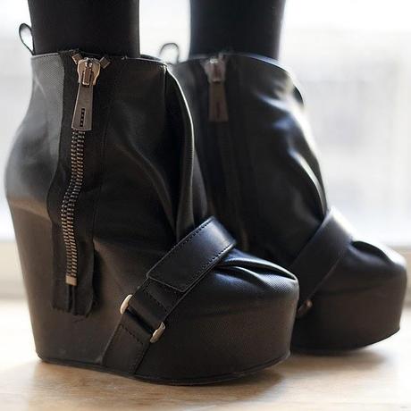 Must have: Admire wedges by Acne.