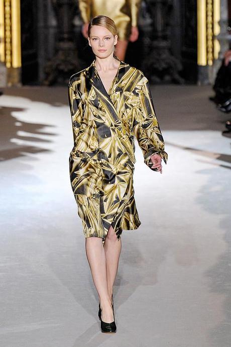 Stella-mccartney-FALL-2011-RTW-PODIUM-024_runway