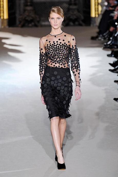 Stella-mccartney-FALL-2011-RTW-PODIUM-030_runway