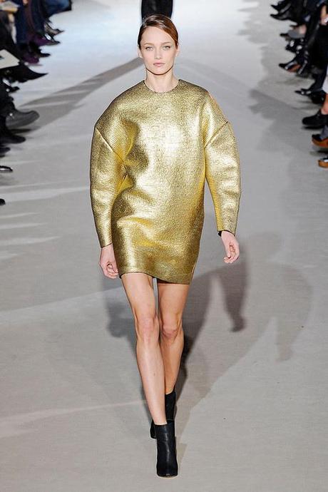 Stella-mccartney-FALL-2011-RTW-PODIUM-025_runway