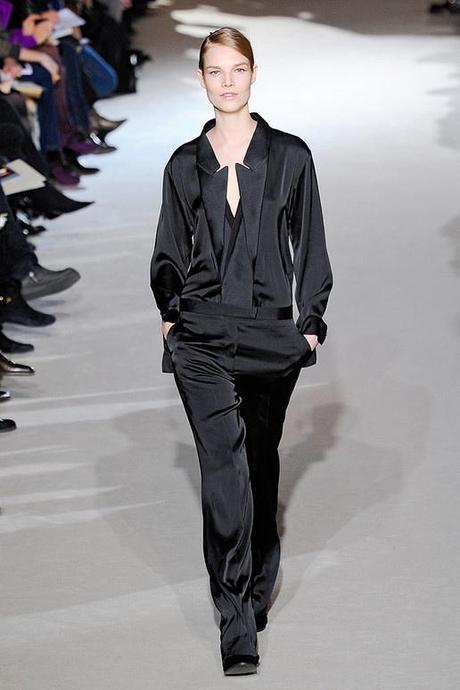 Stella-mccartney-FALL-2011-RTW-PODIUM-026_runway