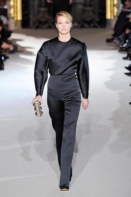 Stella-mccartney-FALL-2011-RTW-PODIUM-029_runway