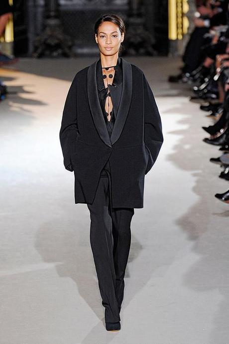 Stella-mccartney-FALL-2011-RTW-PODIUM-042_runway