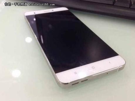 Xiaomi-no-side-bezels-Mi-Note-leak_1