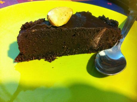 Raw chocolate cake