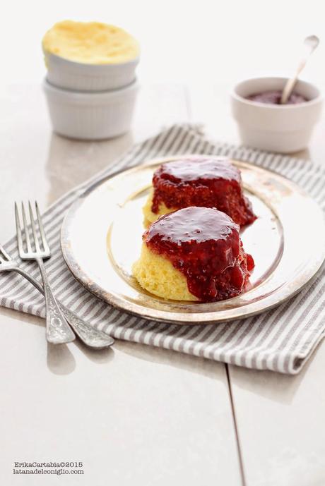 Pudding al cocco e confettura di lamponi