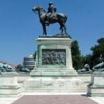 Monumento equestre dedicato al generale Ulysses Grant, diciottesimo presidenti degli Stati Uniti. Gli angoli sono sorvegliati da quattro statue di possenti leoni