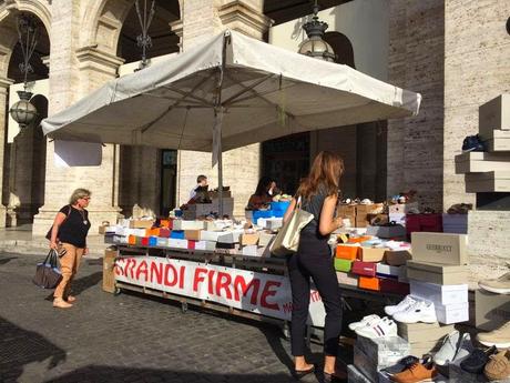 Piazza della Repubblica è una fogna a cielo aperto. Oscar Farinetti ci vuole investire portandoci Eataly. Il Comune lo tiene in sospeso per 2 anni producendo poi osservazioni patetiche