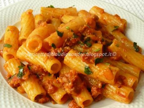 Tortiglioni con sugo alla salamella calabrese