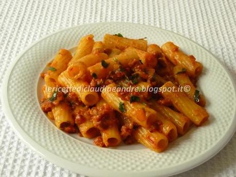 Tortiglioni con sugo alla salamella calabrese