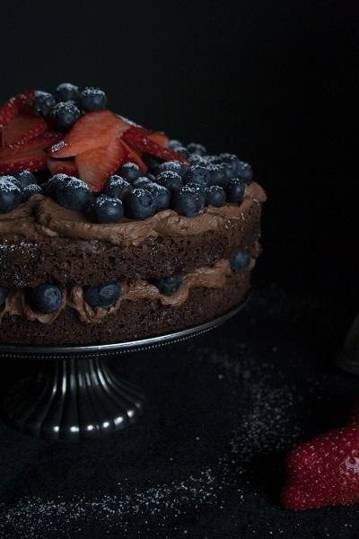 Torta al cioccolato con crema al mascarpone e frutta_10