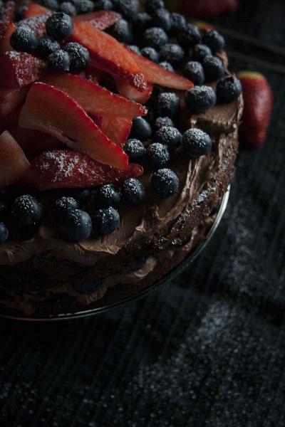 Torta al cioccolato con crema al mascarpone e frutta _9