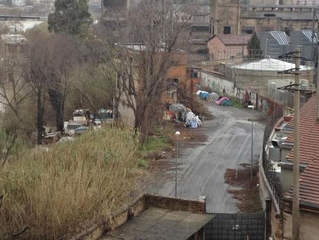 Il Tevere s'ingrossa e centinaia di persone che vivono nelle favela sono in pericolo di vita. L'India durante i Monsoni al confronto è Ginevra