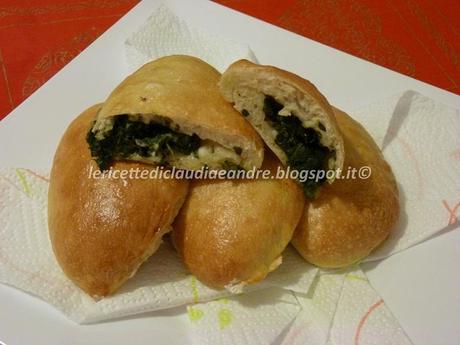 Panzerotti ripieni di spinaci e crescenza al forno