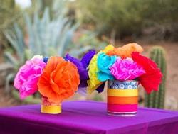 Fiori colorati di carta crespa