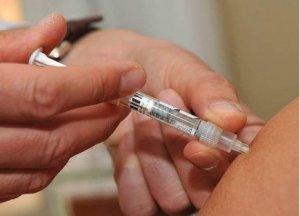 Influenza, chi deve vaccinarsi per prevenire il virus