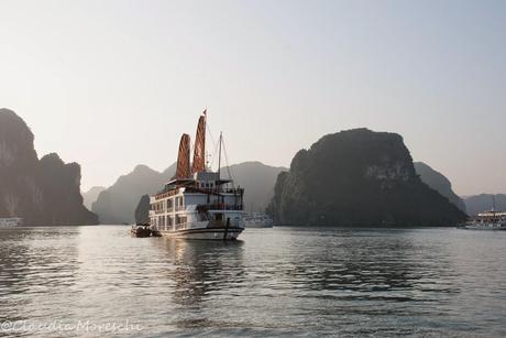 In crociera nella Baia di Halong, tra mito e realtà