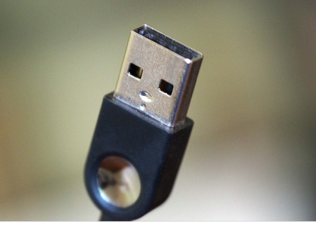 usb_plug_black_close_hero