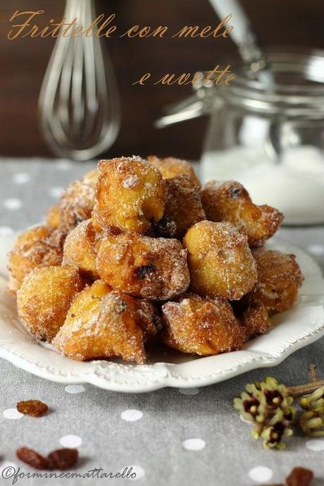 Frittelle con mele e uvette