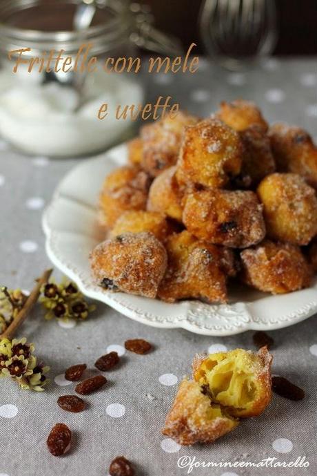 Frittelle con mele e uvette