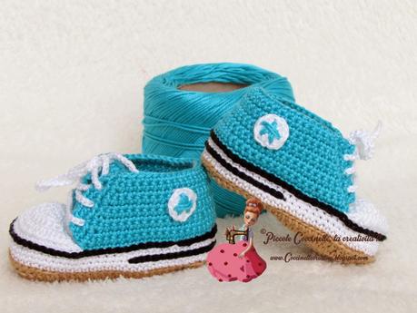 Scarpette stile Converse, jeans, realizzate a uncinetto!