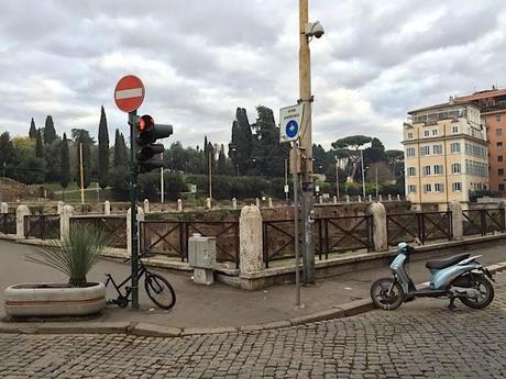 Gay Street regno incontrastato dell'illegalità. Se è ridotta così poi è ovvio che ci siano violenze e aggressioni