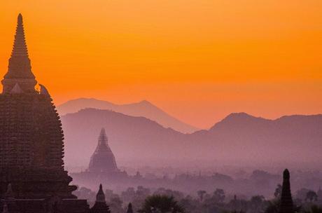 Albe e tramonti a Bagan