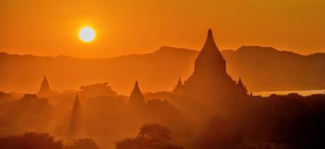 Albe e tramonti a Bagan