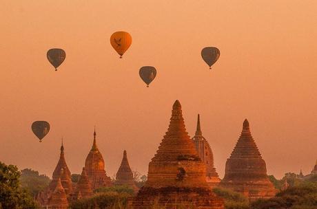 Albe e tramonti a Bagan