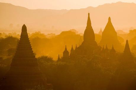 Albe e tramonti a Bagan