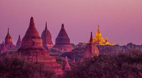 Albe e tramonti a Bagan