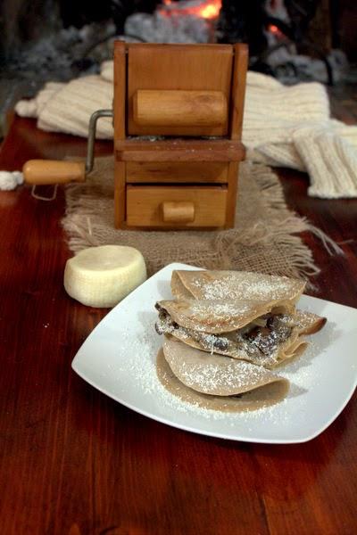 Crepes con farina di castagne, funghi e ricotta stagionata salata