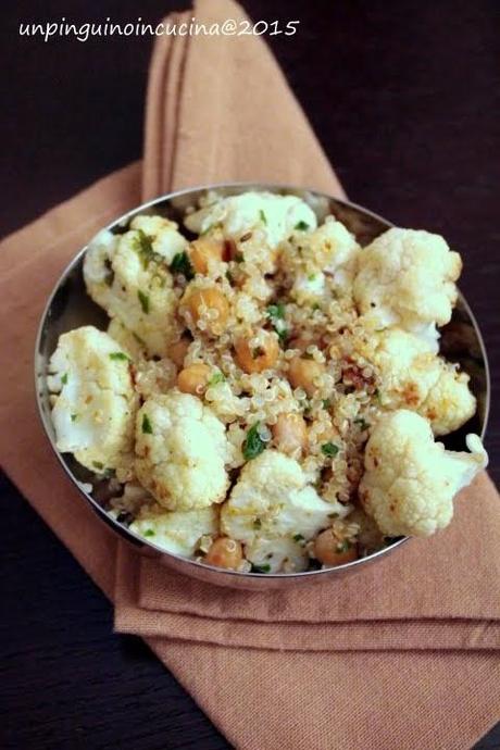 Quinoa con cavolfiore e ceci al forno