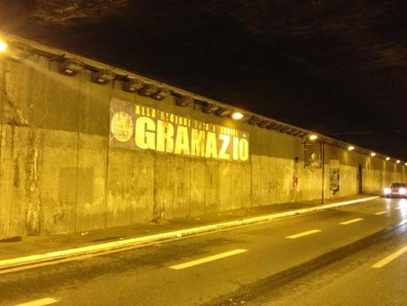 Luca Gramazio indagato per associazione mafiosa. Ma i suoi manifesti abusivi da due anni indisturbati lungo il Muro Torto