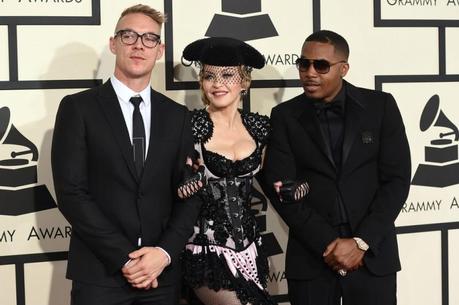 Diplo Madonna Nas 800x531 Grammy Awards 2015 Mens Stile: Sam Smith, Beck, John Mayer + More
